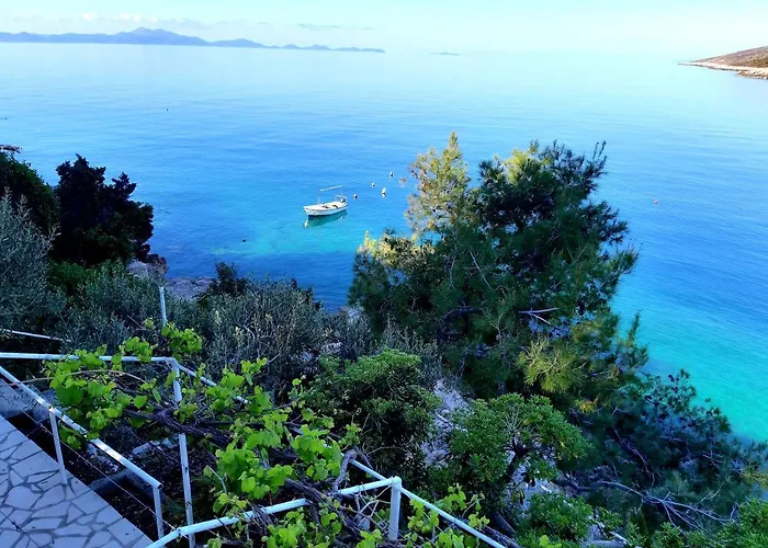 Daire Mojmir 1 Zavalatica